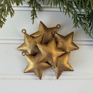 Gold Star Jingle Bell Ornaments Rustic Decorative Stars Set of 6 Metal Vintage Star Christmas Party Favors Gold Holiday Star Gift Tag Decor